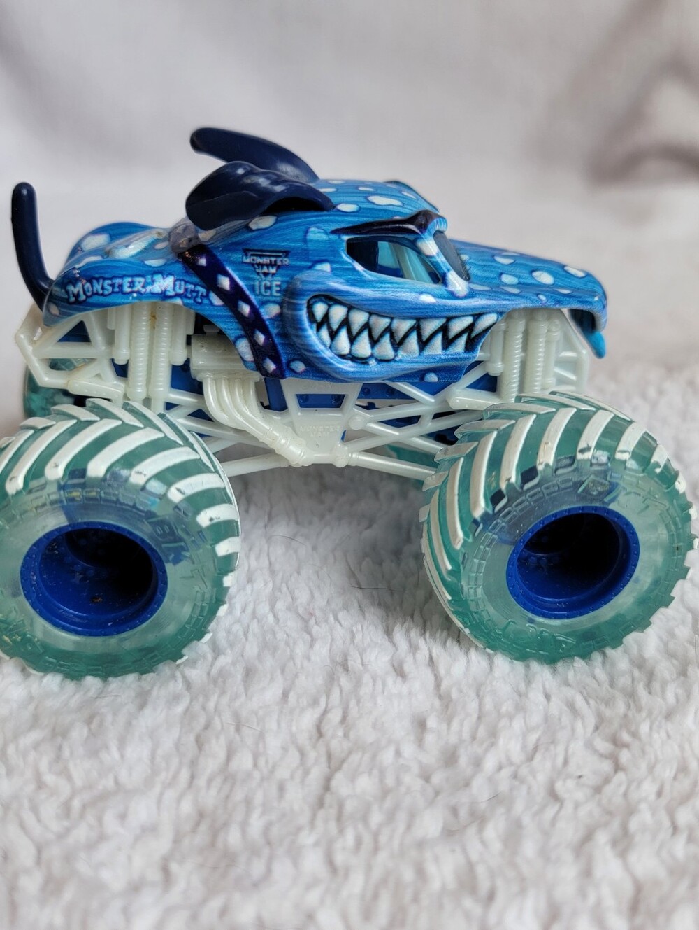 Spin Master Monster Jam Fire & Ice Monster Mutt Truck 1:64 Loose